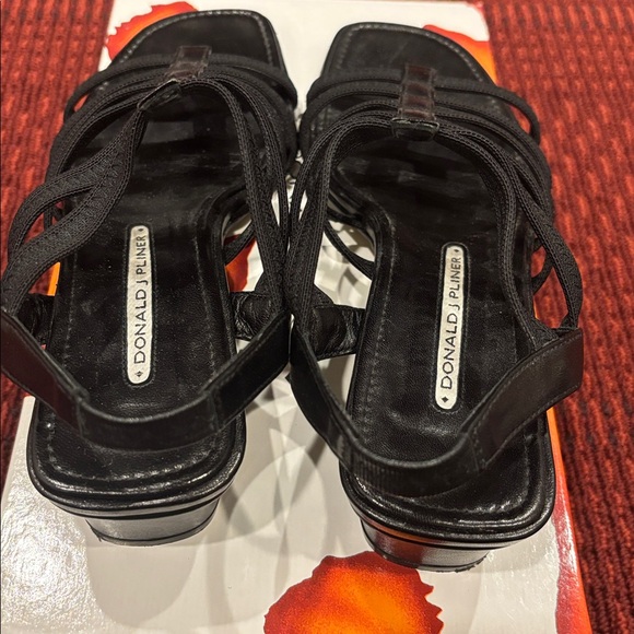 Donald J Pliner Drew 7.5 Elastic Stretch Sandals - Picture 6 of 10